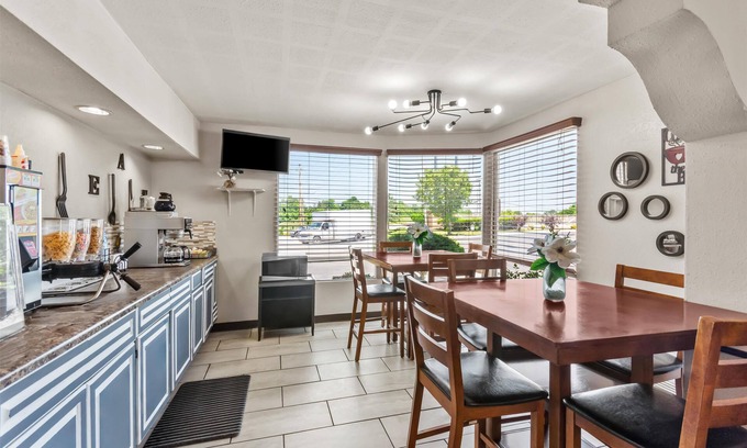 Williamstown Hotel | Americas Best Value Inn & Suites Williamstown