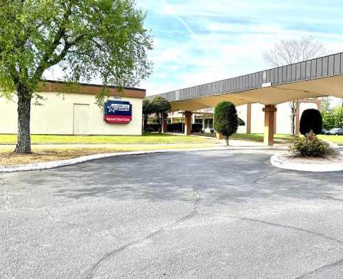 Wilson Hotel | Americas Best Value Inn - Wilson
