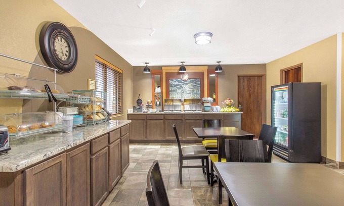 Delafield Hotel | AmericInn by Wyndham Delafield-Waukesha-Milwaukee