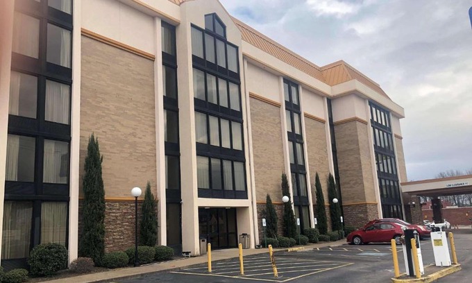 Ellendale Hotel | AmericInn by Wyndham Memphis East