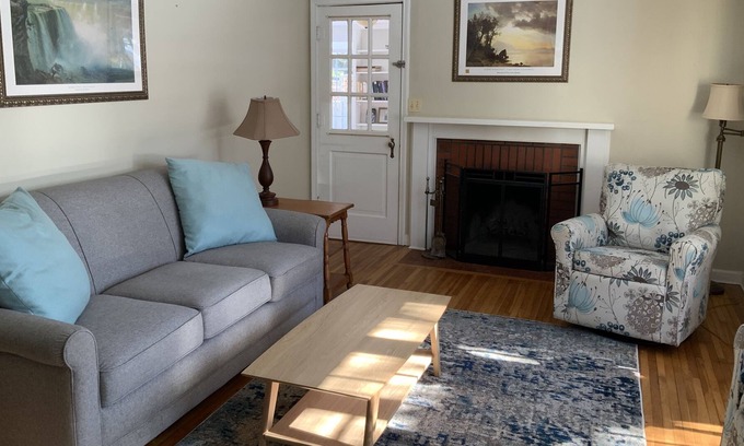 Ames Casa | Ames charmer close to Iowa State