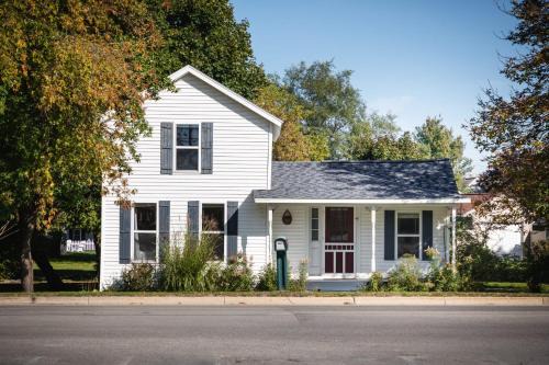 Elk Rapids Casa | Ames Cottage Elk Rapids