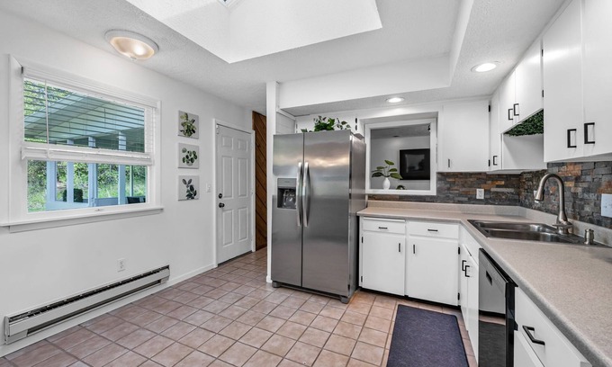 Amherst Casa | Amherst Oasis: Ideal Location Near Oberlin College & Cedar Point! 3 Beds 2 Bath