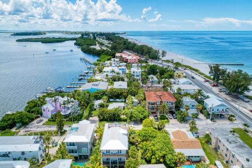 Bradenton Beach Casa | Ami Lighthouse Cottage-One Minute Walk To The Beach-Keyless Locks