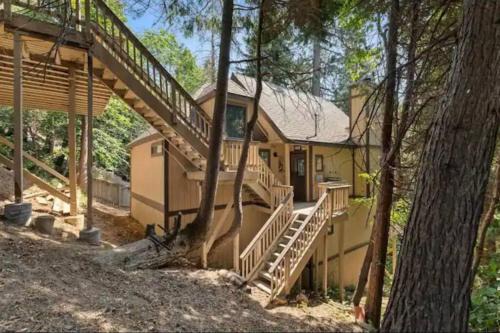 Arrowhead Villas Casa | Among the Pines, BBQ & 2 Patios, Incredible View