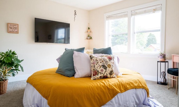 Mount Scott-Arleta Casa | Amorcito de Jenny - Shared House