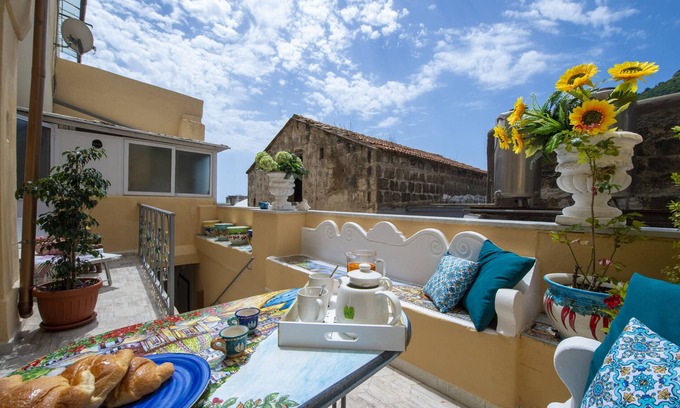 Liparlati Chalet De Esquí | AMORE RENTALS - Casa Barbera B with Private Terrace and Air Conditioning