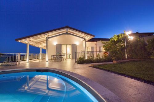 Campagnatico Villa | AMORE RENTALS - Villa Ambretta