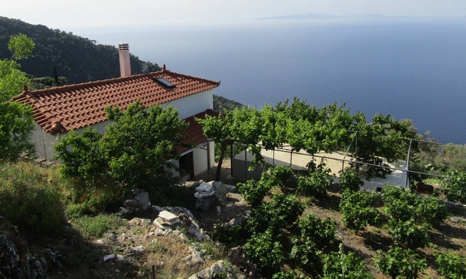 Ampelos Cabaña | Ampelos con vistas al mar y a la montaña