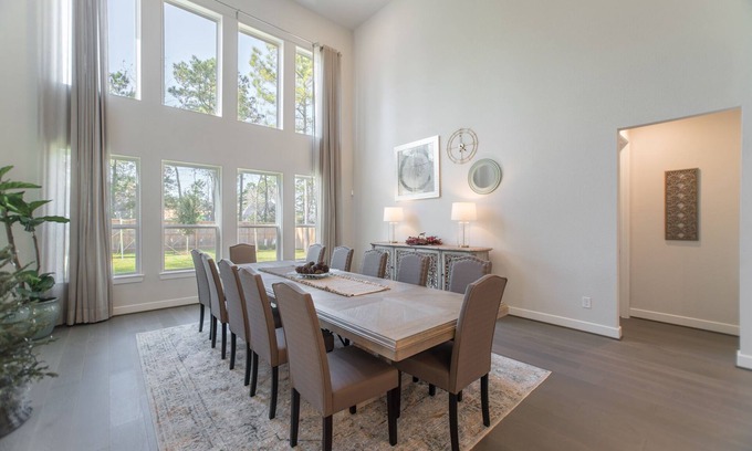 Tomball Casa | Ample 4BD + Media Room + Home Office in Woodlands