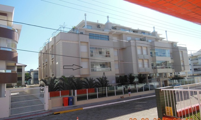 Ingleses Norte Apartamento | Ajustar ancho (nuevo) a 300m de la playa, con aire en todas las habitaciones y sala de juegos.