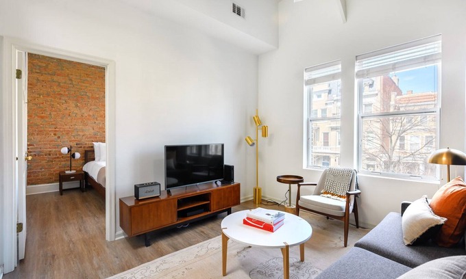 Adams Morgan Apartamento | Ample Dupont Circle 2BR nr. U Street & Adam's Morgan, by Blueground