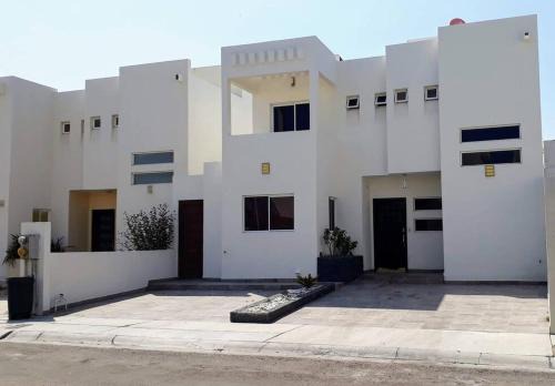 La Paz Casa | Amplia residencia con acceso privado