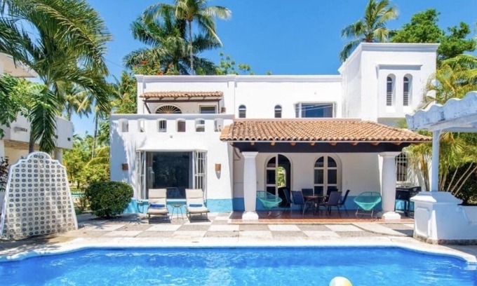 Club Santiago Casa | Amplia Villa Estilo Mediterráneo en Club Privado en Manzanillo, Colima.