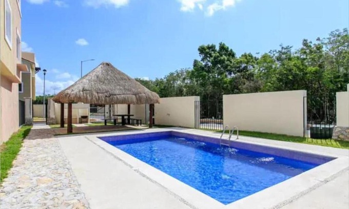 Puerto Juarez Apartamento | Amplio Departamento a 10 Min de la Playa con Alberca e Internet