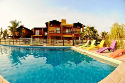 Miramar Apartamento | Amplio departamento con 2 habitaciones- Balcón hacia la pileta y estacionamiento