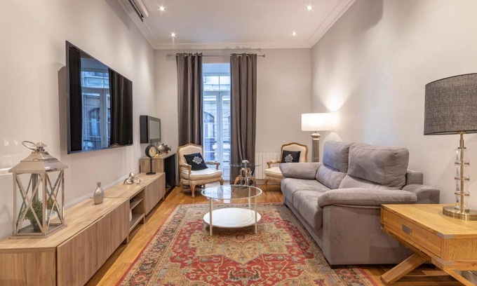 Centro histórico de Bilbao Apartamento | Amplio y Elegante en Casco Viejo con Parking
