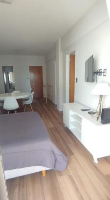 Zona de La Perla Apartamento | Amplio y luminoso monoambiente a 100 mts del mar