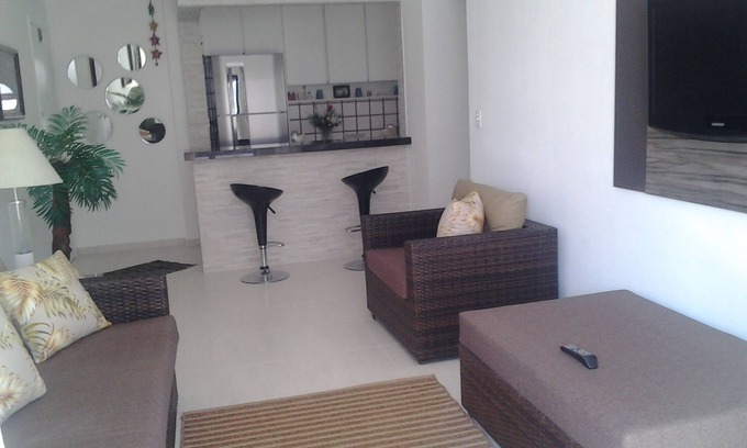 Tombo Apartamento | Amplio ap. Praia do Tombo 1 cama 02 camas. Con balcón cocina americana a 150m de la ma.