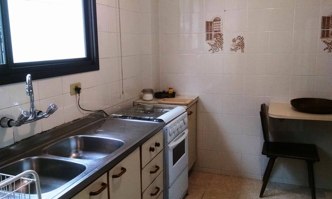 Caioba Apartamento | Amplo, um por Andar, Três Sacadas, Varanda, Sala com 3 Ambientes, 150 m da Praia