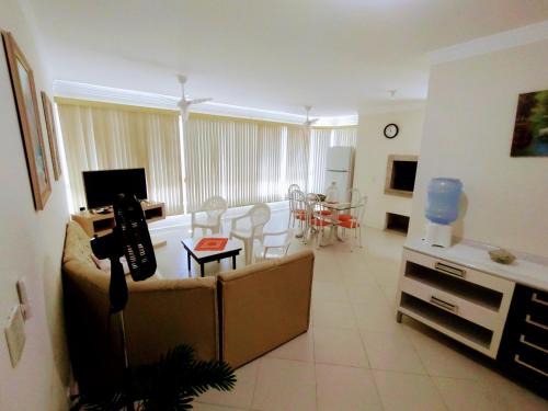 Itapema Apartamento | Amplo e confortável apartamento 190 metros da praia!