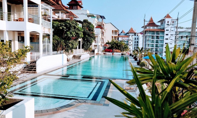 Pratumnak Hill Hotel | Amstellux Apartments