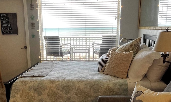 Lenox Park Apartamento | "Atlantic Overlook" @ Ocean Jewels: Estudio OceanFront con gran balcón privado.
