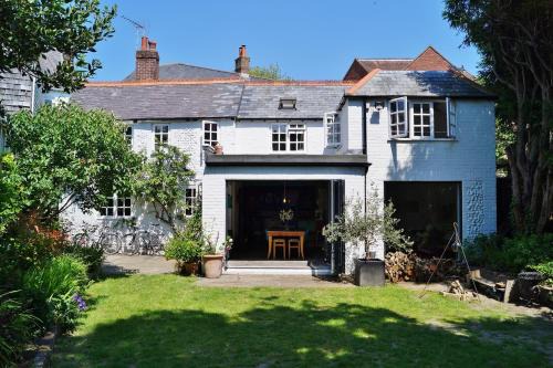 Arundel Casa | an artists residence