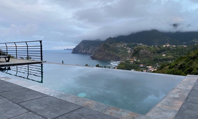 Porto da Cruz Villa | an authentic viewpoint over the sea