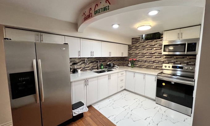 East Credit Apartamento | An Elegant and Cozy 2-bedroom space near Heartland Towncenter