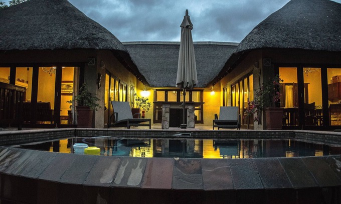 Phalaborwa Villa | Un exclusivo bushvilla en la puerta de Kruger, dentro de una finca de golf.