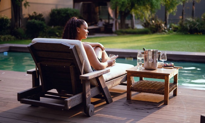 Ekurhuleni Casa | An exquisitely crafted boutique home Infront of the Korsman Bird Sanctuary Lake.