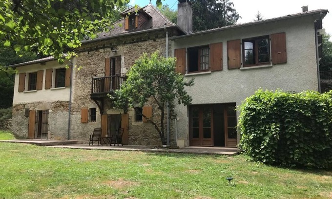 Saint-Saud-Lacoussiere Casa | Ancient Mill in beautiful setting with private lake and rivers