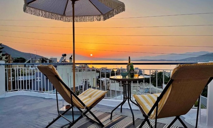 Salamis Casa | An hour from central Athens, 2 bedroom house. Salamina