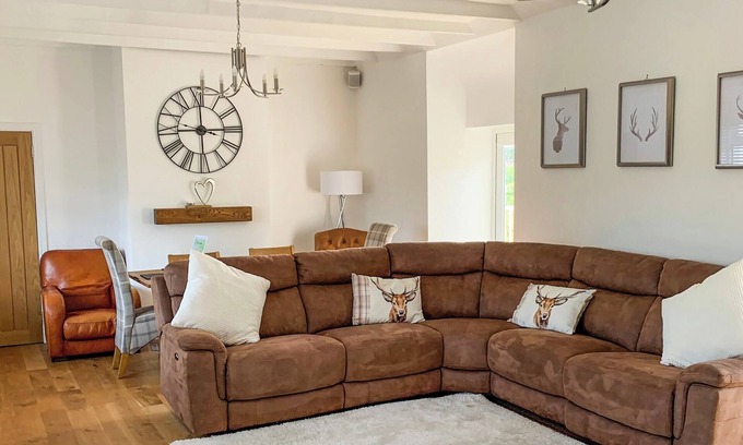 Dalry Cabaña | An ideal cottage for friends and family to enjoy a relaxing break.