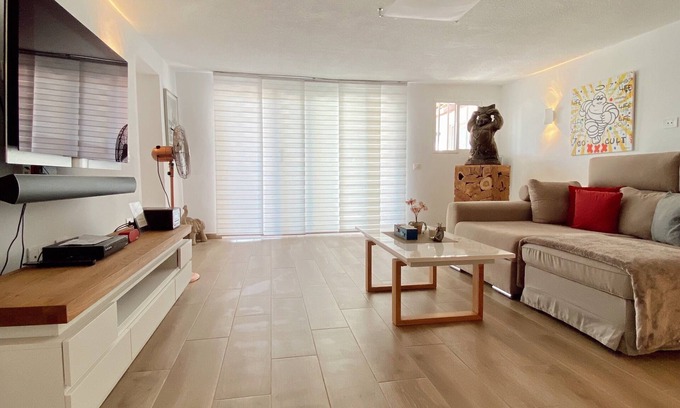 Chayofa Casa | Un oasis idílico en el sur de Tenerife entre montañas y vistas al mar.