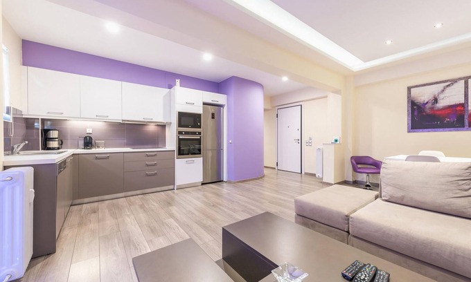 Glyfada Apartamento | An Impressive 2 bdr Apt in Glyfada