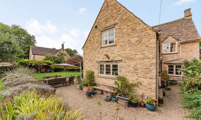 Barnsley Cabaña | An impressive five bedroom country home in the heart of the Cotswolds - Barnsley Cottage