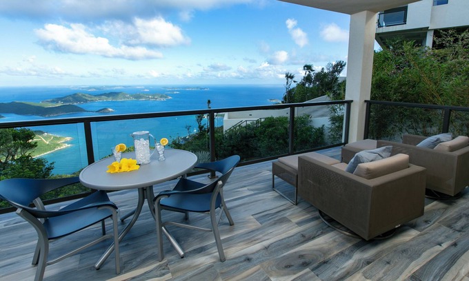 Lower Carolina Villa | Sobre las mejores vistas desde esta romántica villa de lujo de 1HAB / 1BA con vistas a todo el VI