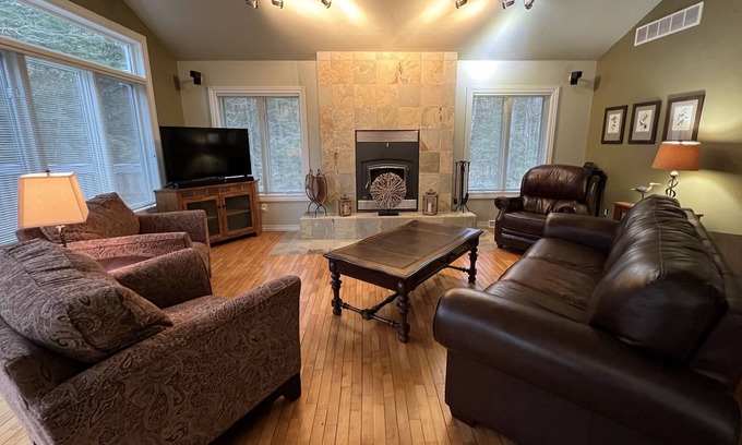 Sturgeon Bay Casa | An Oasis in the Woods