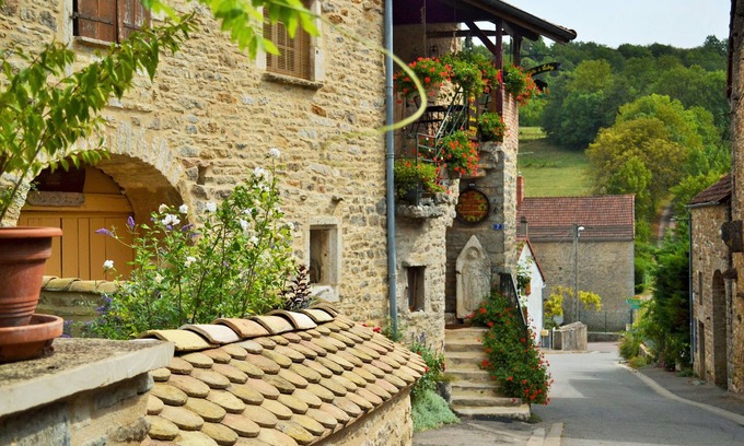 La Rochepot Cabaña | Una antigua casa de Borgoña en medio de un pueblo vinícola