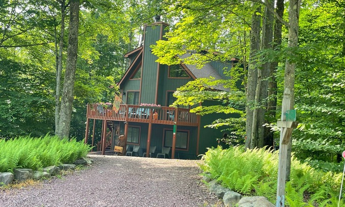 Pocono Lake Casa | An Ultimate Pocono Lake Retreat Awaits,3 Level home with 4 Bdr, 5 beds & 3 Baths