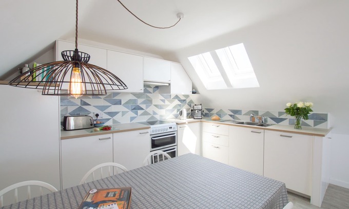 Porthtowan Casa | Una casa de vacaciones "al revés" a solo 15 minutos a pie de una playa de arena dorada.