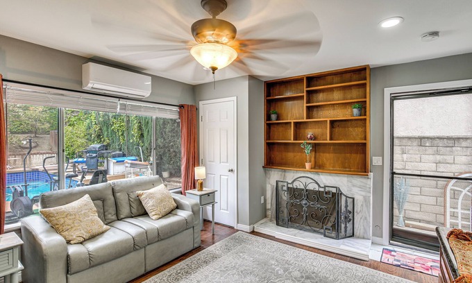 Anaheim Hills Apartamento | Anaheim Studio w/ Fireplace: 14 Mi to Disneyland!