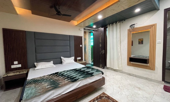 Deoghat Cama Y Desayuno | Anand residency