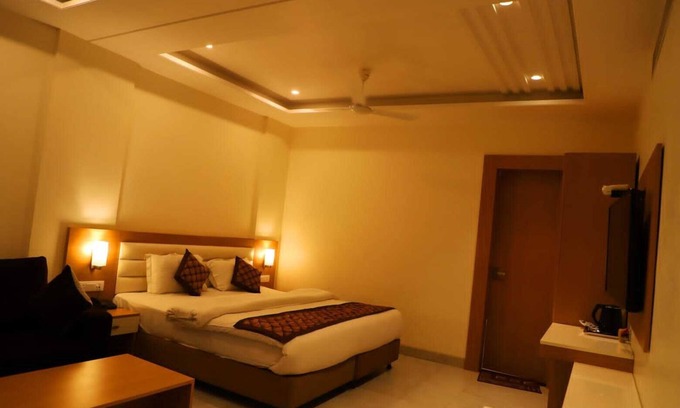 Vrindavan Hotel | Ananda Castle