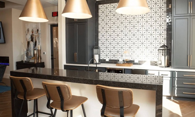 Southside Apartamento | Anastasia: Stylish Lux Condo: Pool, Balcony, near Riverwalk, AFB