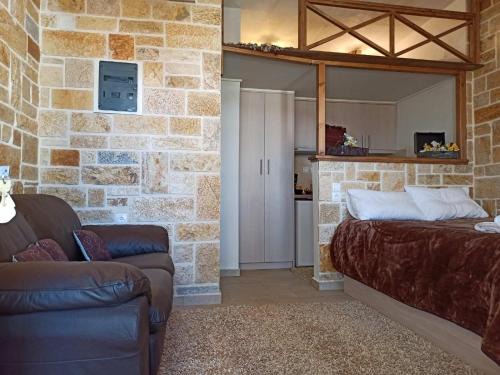 Synikia Mesi Trikalon Casa | Anastazia's Little House