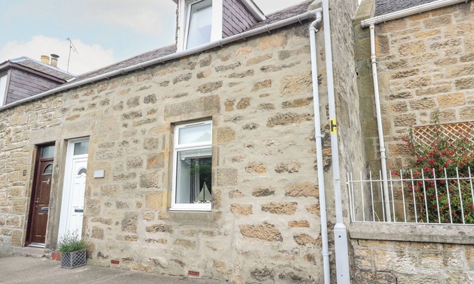 Hopeman Cabaña | ANCHOR COTTAGE, pet friendly, country holiday cottage in Hopeman