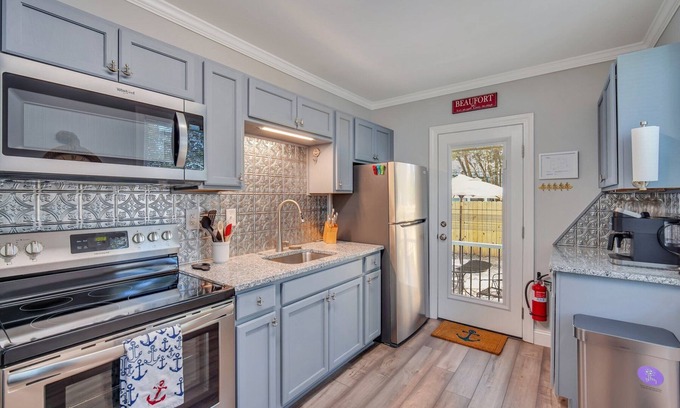 Beaufort Casa | "Anchor House" 2/1 in the perfect location for all things BEAUFORT!
